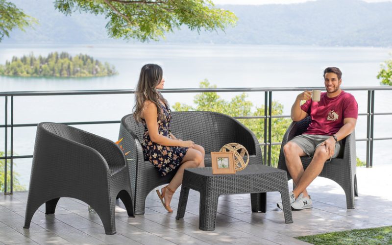 Muebles de plástico de Sanchia: solución ideal para tu patio en Chile